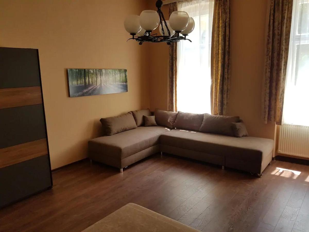 Stylish Historic Flat For 4 In Heart Of Oldbuda Budapest Kültér fotó
