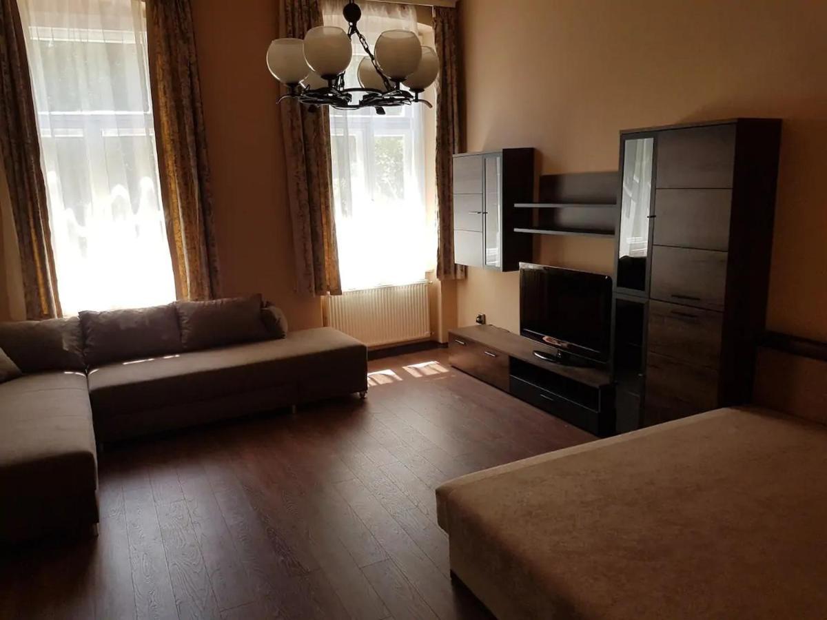 Stylish Historic Flat For 4 In Heart Of Oldbuda Budapest Kültér fotó