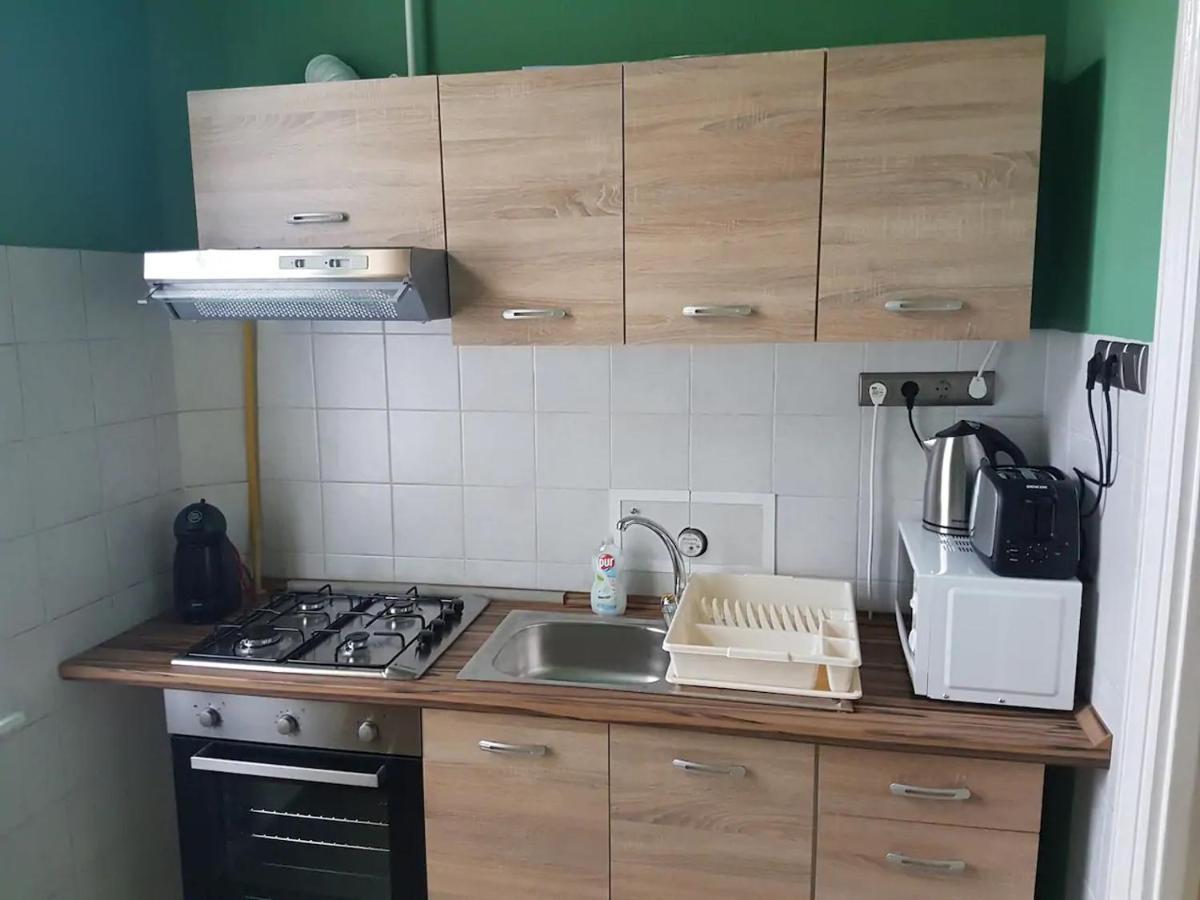 Stylish Historic Flat For 4 In Heart Of Oldbuda Budapest Kültér fotó